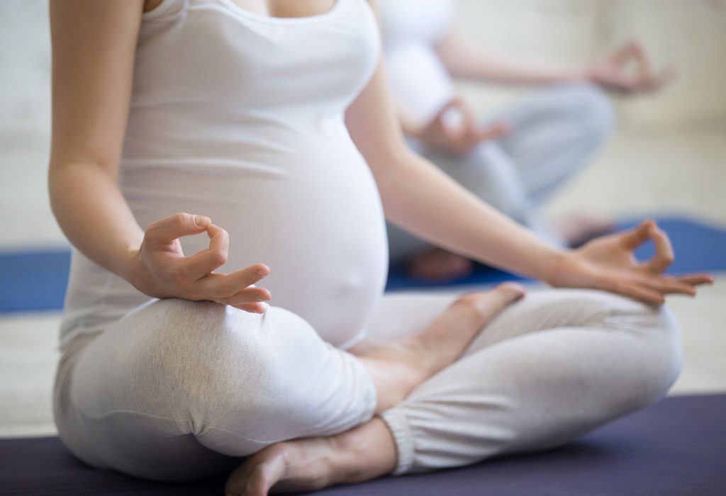 A women do yoga in pregnancy