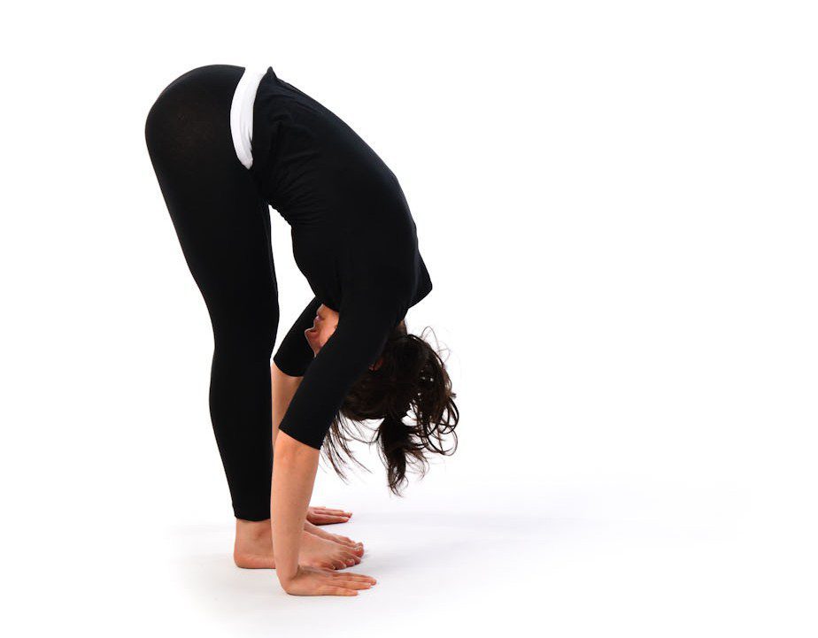 A lady do yoga asana for incresing their height